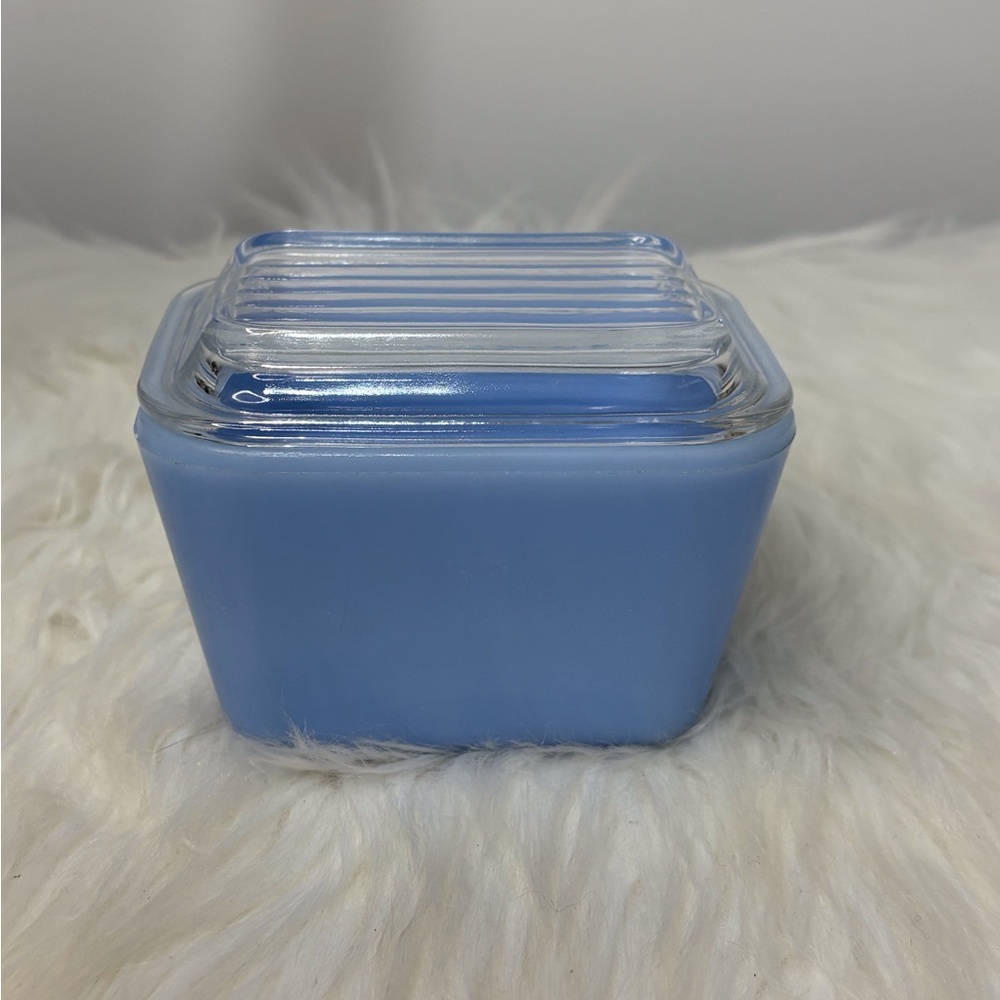 (92)Antique Delphine Blue Glass Pyrex Container